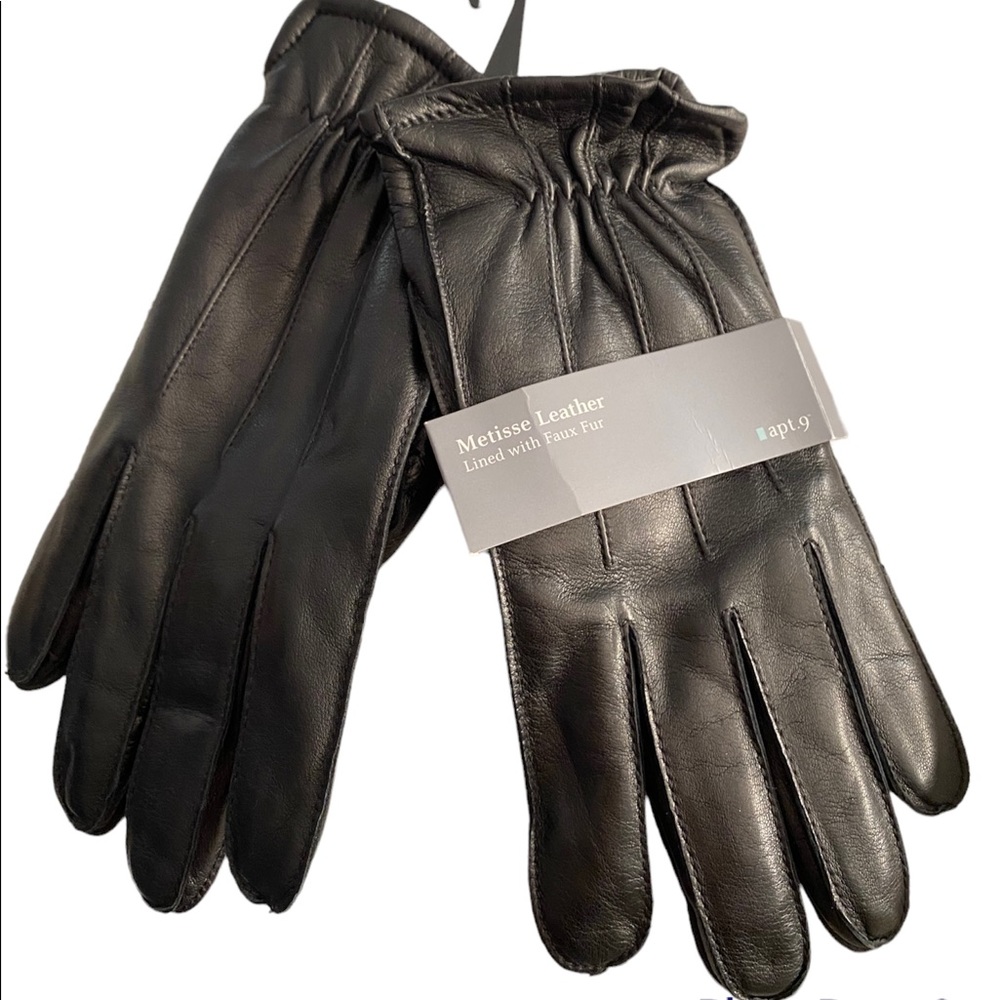 ❄️❄️NWT BLACK LEATHER MEN’S GLOVES. LINED. BE READY FOR THOSE COLDER DAYS!